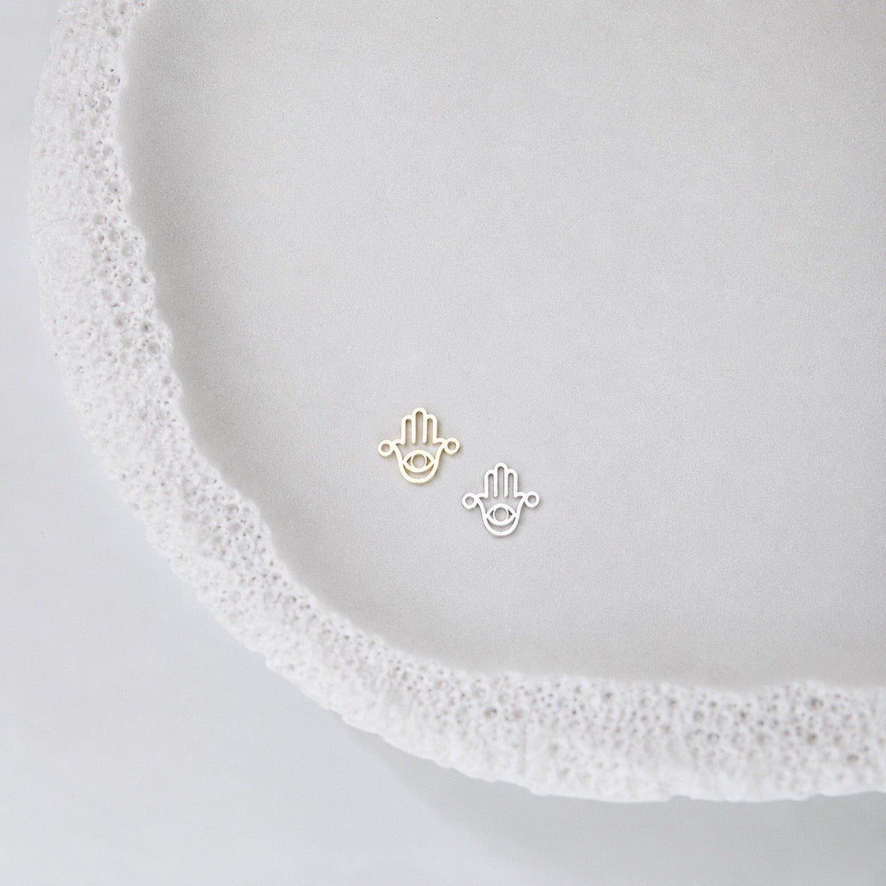 Hamsa Connector