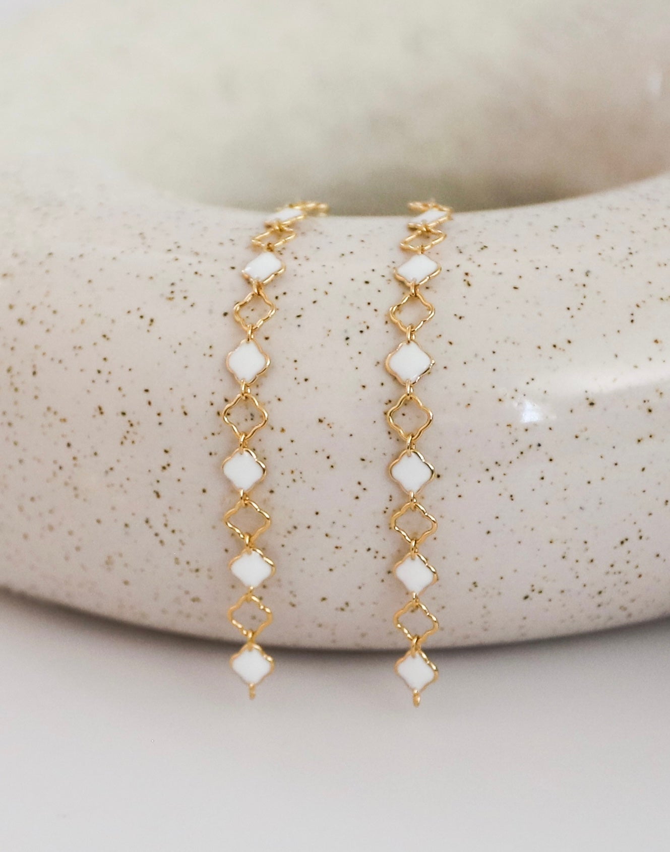 1+1 Clover Chain - White