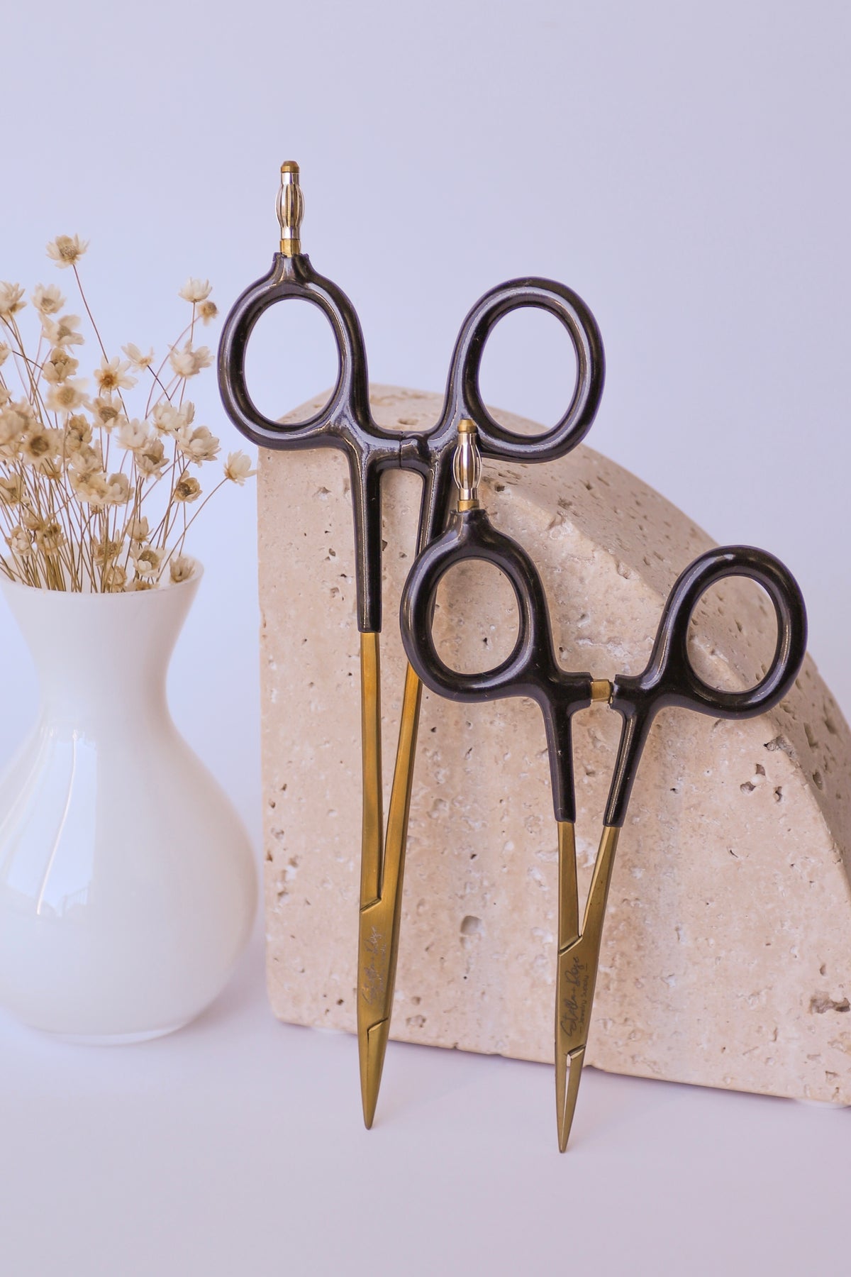 Grounded Locking Hemostats - Black & Gold