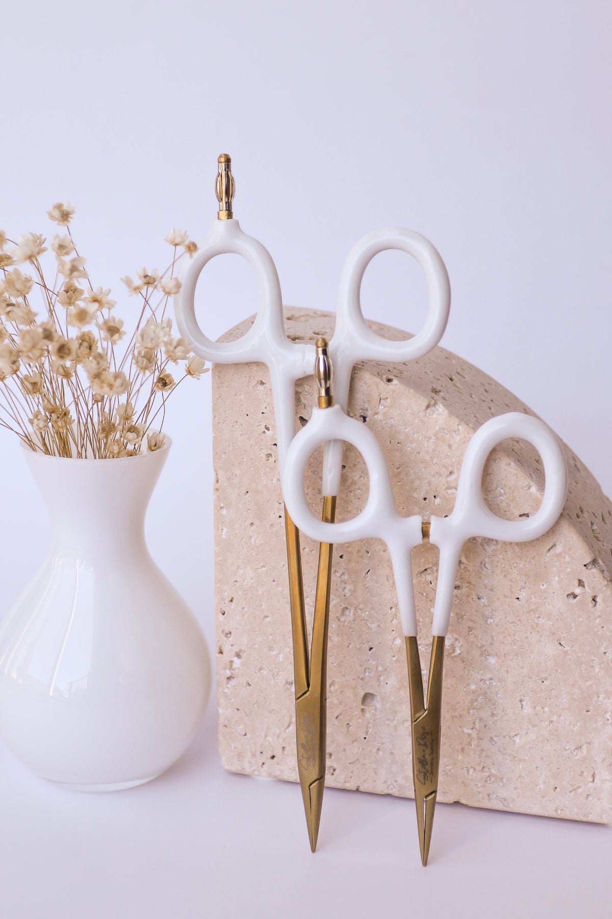 Grounded Locking Hemostats - White & Gold