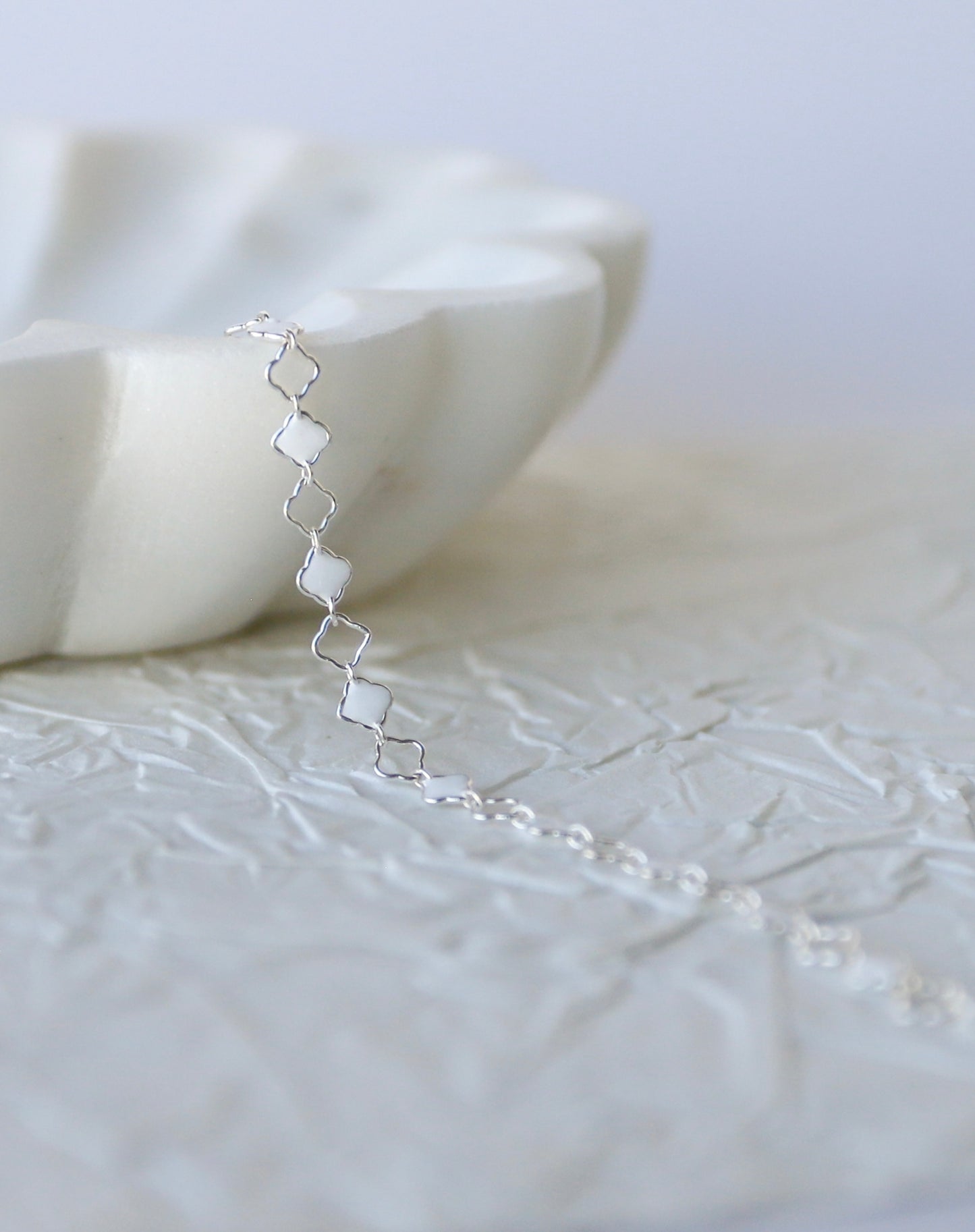 1+1 Clover Chain - White