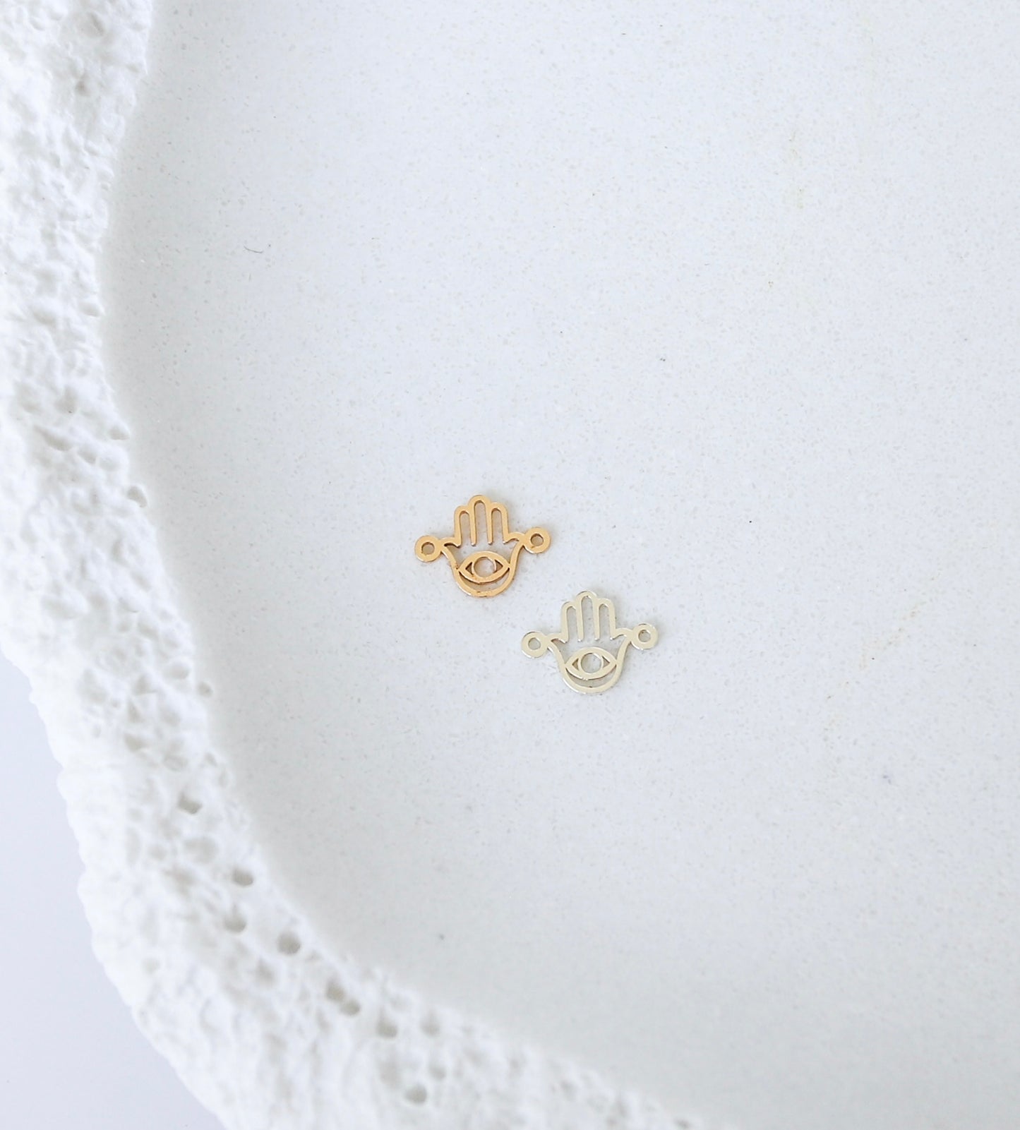 Hamsa Connector